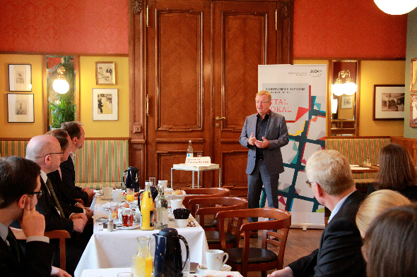 Politiker, Verbandsvertreter, Journalisten und Mitarbeiter aus Ministerien trafen sich zum Frühstücksdialog "VITAL LOKAL" im Kaffeehaus Dallmayr in Berlin. Foto: BVDA