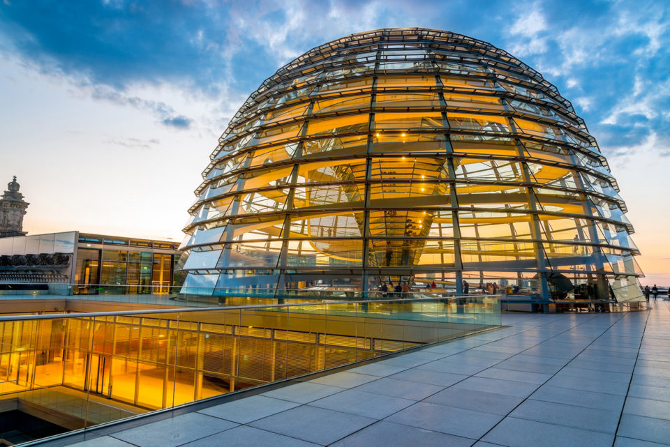 Reichstagkuppel bei Sonnenuntergang