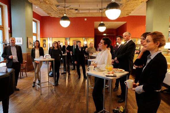 Politiker, Verbandsvertreter, Journalisten und Mitarbeiter aus Ministerien trafen sich zum Frühstücksdialog "VITAL LOKAL" im Kaffeehaus Dallmayr in Berlin. Foto: BVDA