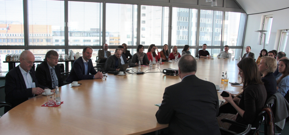 Pressesprecherinnen und Pressesprecher trafen sich im Haus der Presse, um sich über werbliche und redaktionelle Formate in kostenlosen Wochenzeitungen zu informieren. Foto: BVDA
