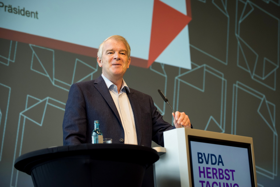 BVDA-Präsident Alexander Lenders eröffnet die Herbsttagung in Osnabrück.
