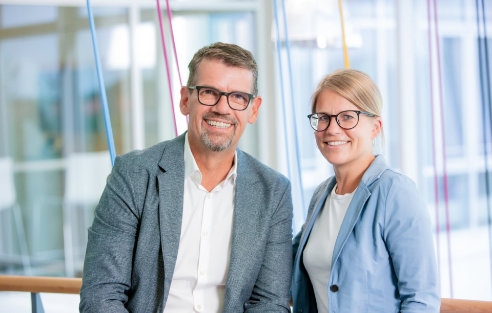 Rolf Grummel, Geschäftsführer OYA media, und Agenturleiterin Sonja Kehr. (Foto: Anna Feneberg)