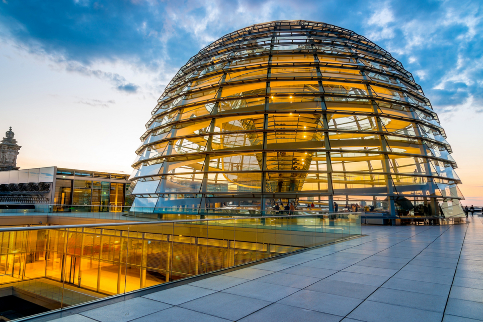 Reichstagkuppel im Sonnenuntergang